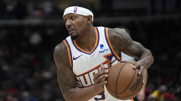 Los Suns aprovechan el debut de Bradley Beal para vencer los Bulls en tiempo extra