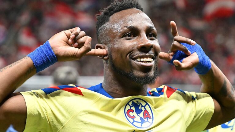 La histórica marca que Julián Quiñones puede alcanzar en América