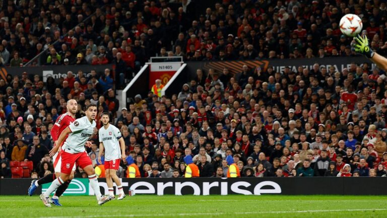 Christian Eriksen hace un golazo para poner en ventaja al United ante el Twente