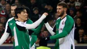 El Ajax-Feyenoord, clave para la negociación Milan-Santiago Giménez