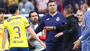 Chivas apelará la expulsión de Gerardo Espinoza en el Clásico Nacional