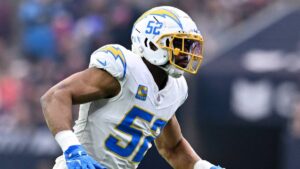 Chargers retienen a Khalil Mack con un nuevo acuerdo millonario