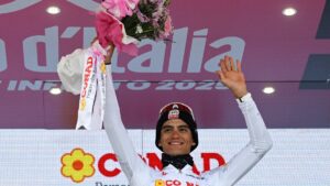 Isaac del Toro conserva la maglia blanca